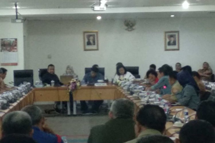 DPRD DKI Jakarta menggelar rapat bersama dengan jajaran Pemprov DKI Jakarta membahas masukan Rencana Pembangunan Jangka Menengah Daerah (RPJMD) 2017-2022, Senin (9/4/2018).