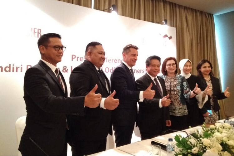 Jajaran Direksi Bank Mandiri dan CEO of Asia Pacific Lombard Odier dalam Konferensi Pers Mandiri Private and Lombard Odier Partnership Launch, Senin (16/4/2018).