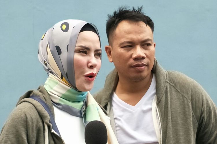 Angel Lelga dan Vicky Prasetyo ditemui ketika hadir dalam sebuah acara di kawasan Tendean, Jakarta Selatan, Rabu (18/4/2018). 
