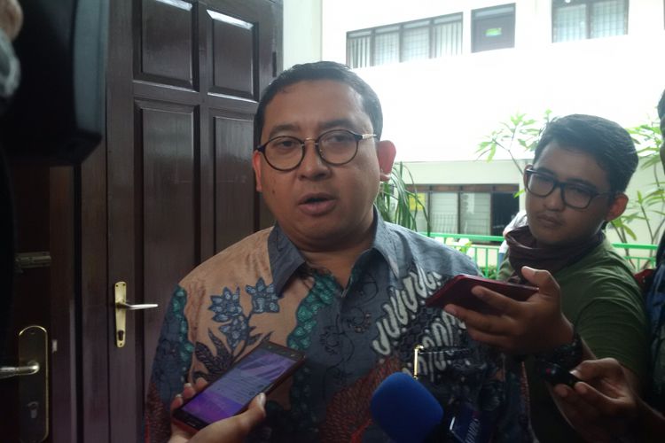 Fadli Zon menghadiri persidangan Ahmad Dhani dalam kasus ujaran kebencian di PN Jakarta Selatan, Senin (23/462018).
