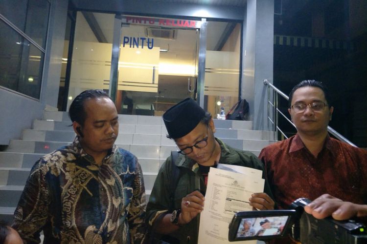 Kader Partai Solidaritas Indonesia (PSI) Mohamad Guntur Romli melaporkan balik Koordinator Laporan Bela Islam (KORLABI), Damai Hari Lubis ke Polda Metro Jaya dengan tuduhan pencemaran nama baik, Senin (23/4/2018) malam. 
