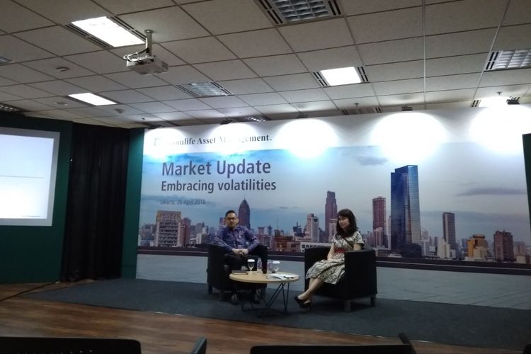 Market Update Manulife Aset Manajemen Indonesia dengan Director & Chief Investment Fixed Income Officer MAMI Ezra Nazula dan Chief Economist & Investment Strategist MAMI Katarina Setiawan, Kamis (26/4/2018).