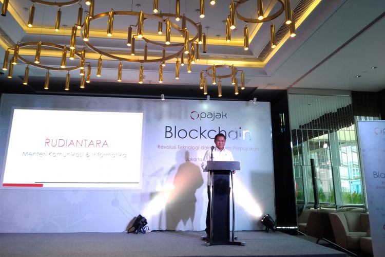 Menteri Komunikasi dan Informatika Rudiantara ketika memberikan sambutan saat peluncuran implementasi blockchain dalam aplikasi OnlinePajak, Jumat (27/4/2018).
