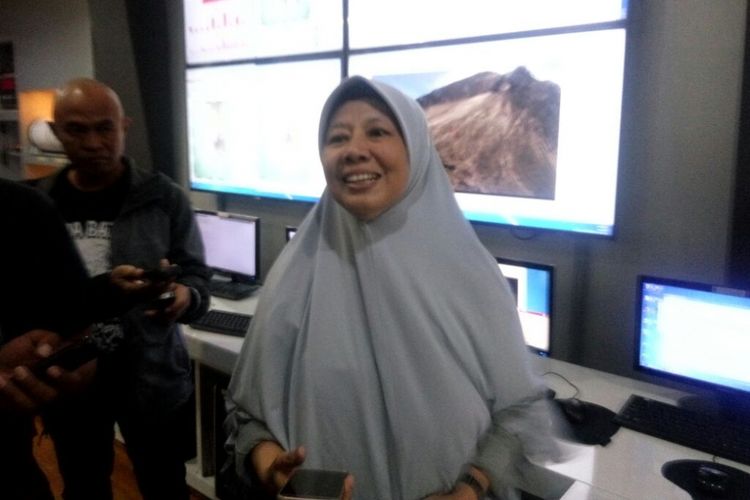 Kepala Balai Penyelidikan dan Pengembangan Teknologi Kebencanaan Geologi (BPPTKG) Hanik Humaida dalam jumpa pers terkait letusan freatik Gunung Merapi di Yogyakarta, Jumat (11/5/2018).