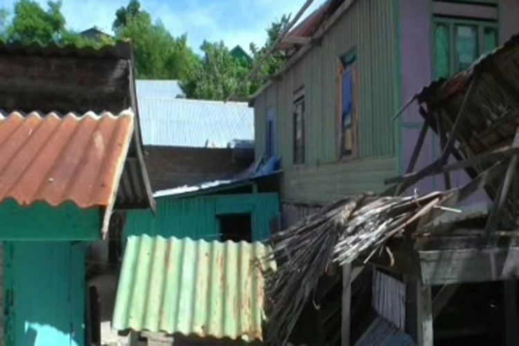 14 rumah warga Majene, Sulawesi Barat, rusak diterjang puting beliung.