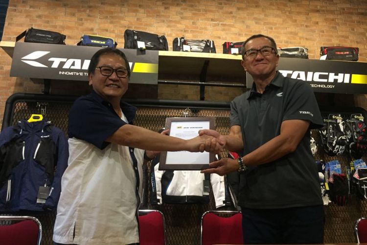 Cargloss Group resmi menjadi distributor tunggal produk perlengkapan berkendara asal Jepang, RS Taichi. Memorandum of Understanding ditandatangani kedua pihak di pabrik Cargloss Group di Citeureup, Jawa Barat, pada Senin (25/6/2018). 