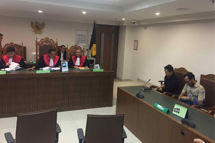 Majelis hakim di Pengadilan Negeri Jakarta Pusat mengabulkan permohonan pencabutan gugatan kelompok atau class action warga Kampung Akuarium pada persidangan yang digelar di PN Jakarta Pusat, Selasa (26/6/2018).