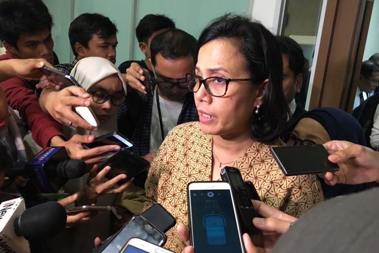 Menteri Keuangan Sri Mulyani Indrawati usai rapat dengan Komisi XI di gedung Nusantara I DPR RI, Senin (2/7/2018).