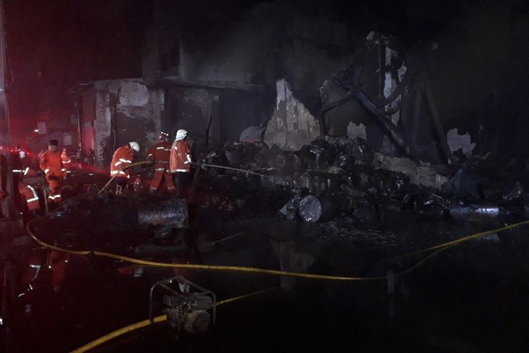 Bangunan gudang yang terbakar di Kampung Bandan, Kamis (5/7/2018).