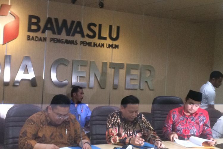 Badan Pengawas Pemilu (Bawaslu) RI saat konferensi pers di Kantor Bawaslu Pusat, Jakarta, Rabu (18/7/2018).