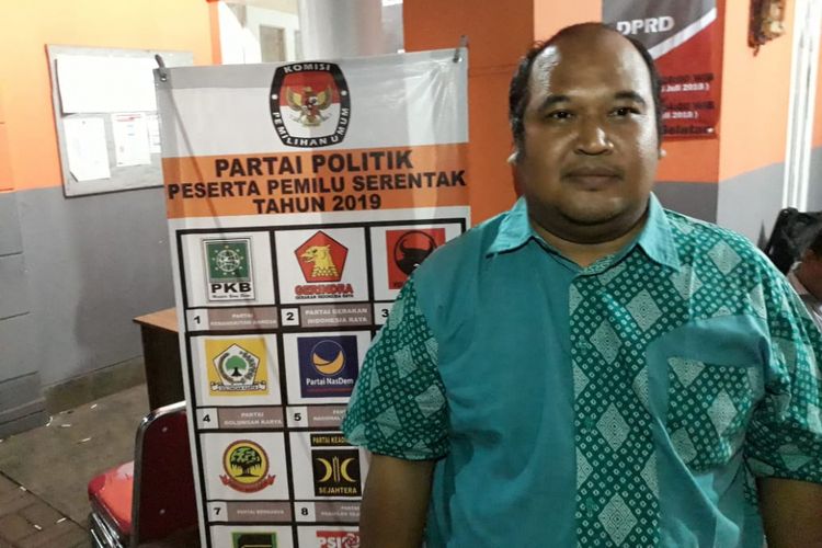 Ketua Panitia Pengawas Pemilu (Panwaslu) Kota Tangerang Selatan Muhammad Acep di KPU Tangsel, Jalan Buana Kencana, Rawa Buntu, Serpong, Tangsel, Rabu (18/8/2018).