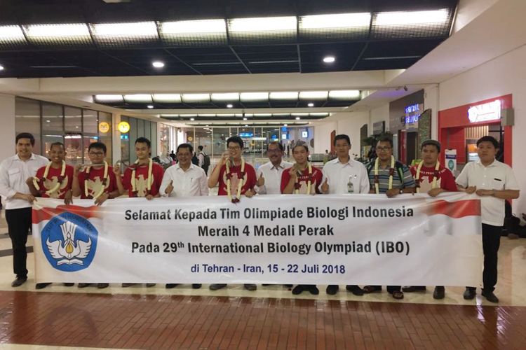 Siswa Indonesia yang berprestasi di ajang IBO tiba hari ini di tanah air  (23/7/2018)