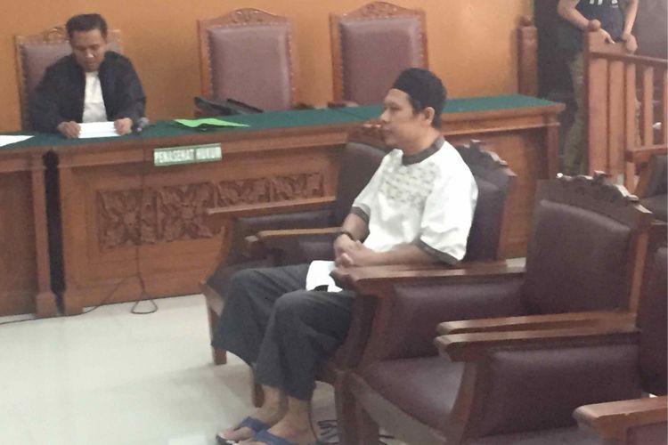  Sidang perdana pembubaran Jamaah Anshor Daulah (JAD), digelar di Pengadilan Negeri Jakarta Selatan, Selasa (24/7/2018). Saat persidangan tersebut, pihak JAD diwakili Zainal Anshori yang merupakan pimpinan wilayah pusat JAD.