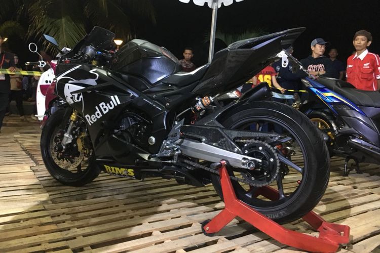 Honda CBR250RR berbalut body carbon, juara HMC Makassar 2018 kelas Sport Fairing.