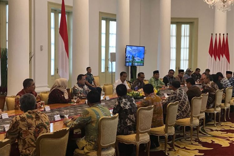 Presiden Joko Widodo, Selasa (31/7/2018) saat menerima sejumlah bupati di Ruang Garuda Istana Presiden Bogor. 