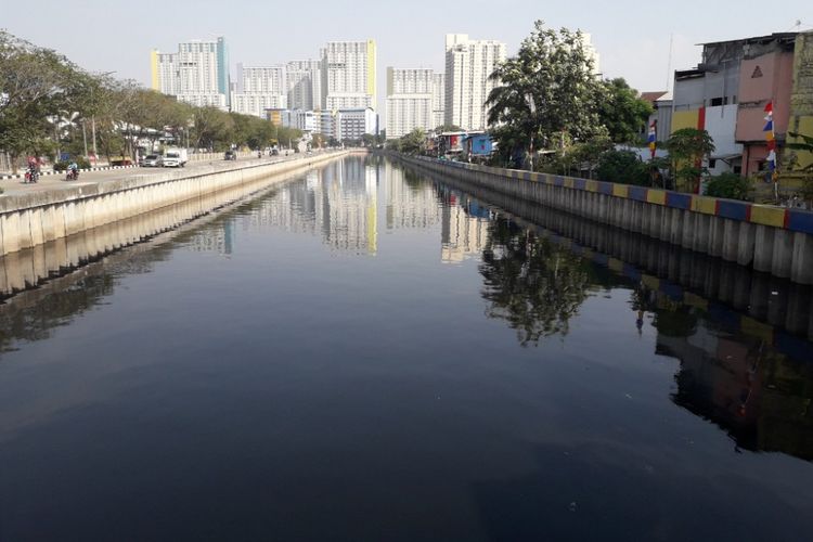 Kondisi Kali Sentiong atau Kali Item sesudah melewati Wisma Atlet Kemayoran, Jumat (3/8/2018).