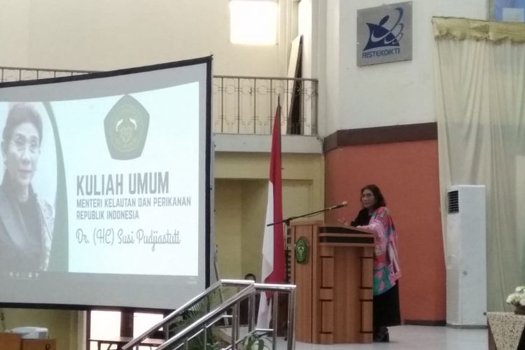 Menteri Perikanan dan Kelautan RI Susi Pudjiastuti, memberikan kuliah umum di hadapan ribuan mahasiswa Universitas Negeri Siliwangi (Unsil) Kota Tasikmalaya, Kamis (23/8/2018) pagi. 