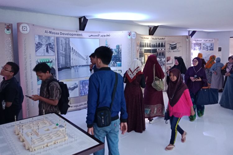 Suasana paviliun dua masjid suci di Arab Saudi, dalam pameran kebudayaan Arab Saudi, Saudi House dalam rangka mengenalkan budaya selama Asian Games 2018, berlangsung di Resto Pulau Dua, Jakarta, Jumat (24/8/2018).