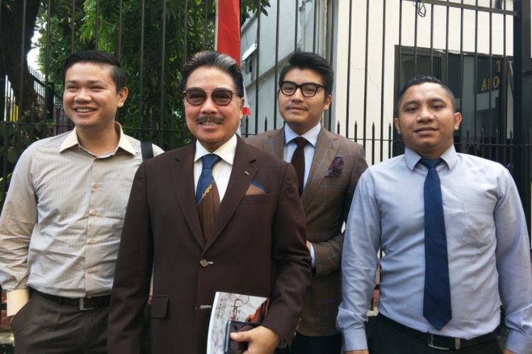 Kuasa hukum Richard Muljadi, Hotma Sitompul menyambangi Rutan Polda Metro Jaya, Senin (27/8/2018).