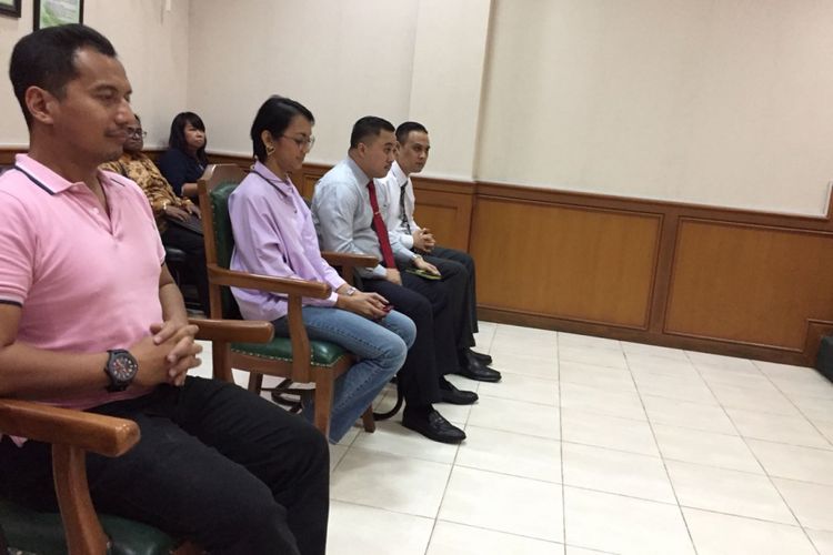 Nina Tamam dan erikar Lebang saat menjalani sidang cerai di di Pengadilan Agama Jakarta Selatan, Rabu (30/8/2018).
