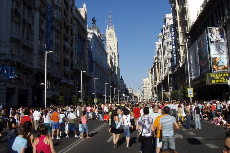 Pemerintah Kota Madrid menerapkan larangan penggunaan kendaraan di pusat kota.