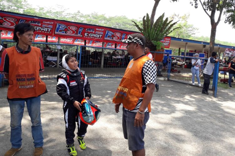 Seorang pegokart usia belia yang tampil di kejuaraan gokart Eshark Rok Cup Indonesia 2018 di Sirkuit Karting Sentul, Bogor, Minggu (2/9/2018).