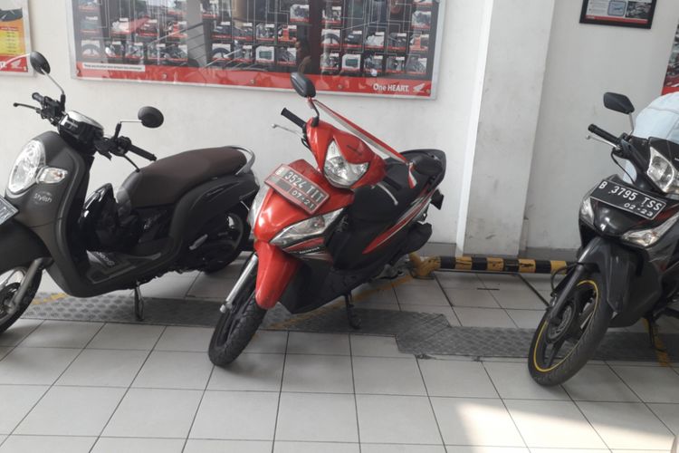 Salah satu Honda Spacy (tengah, merah) yang tengah diservis di bengkel Astra Motor Center Jakarta, Selasa (4/9/2018). Spacy sendiri adalah produk Honda yang sudah berstatus discontinue.