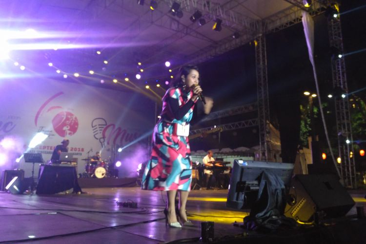 Penyanyi jazz Andien tampil dalam festival Jak-Japan Matsuri 2018 di Plaza Tenggara, Senayan, Jakarta Selatan, Sabtu (8/9/2018).