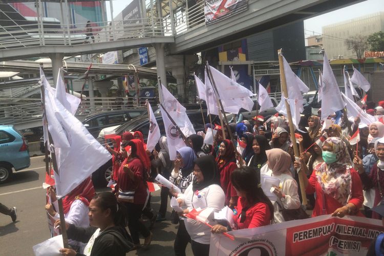 Organisasi Perempuan Milineal Indonesia (PERMISI) Saat unjuk rasa di depan Kantor BAWASLU RI, Jakarta, Rabu (12/9/2018). 
