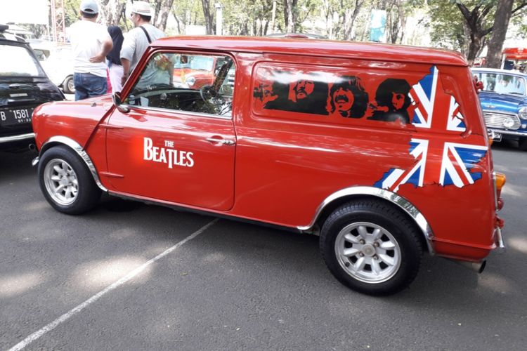 Salah satu Mini Cooper klasik model wagon yang ikut meramaikan HUT ke-25 Jakarta Morris Club di TMII, Jakarta Timur, Minggu (16/9/2018). 