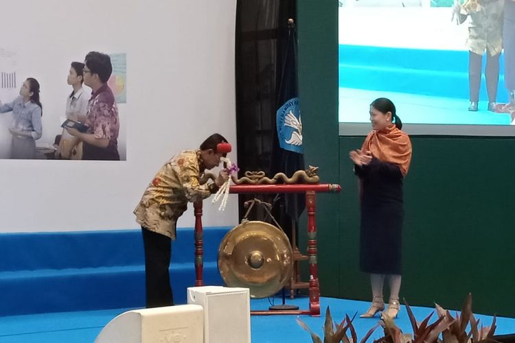 Dirjen Pendidikan Dasar dan Menengah Hamid Muhammad dan Dewan Pembina Tanoto Foundation, Belinda Tanoto meluncurkan program PINTAR di Kantor Kemendikbud, Jakarta, Jumat (28/9/2018)