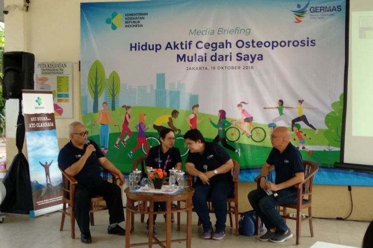 Dalam rangka memperingati Hari Osteoporosis yang jatuh setiap 20 Oktober, Kemenkes kembali mengajak masyarakat Indonesia untuk hidup aktif cegah osteoporosis.