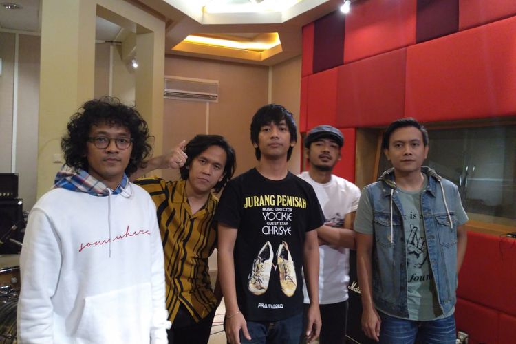 Para personel band DMASIV saat ditemui di Musica Studio, Pancoran, Jakarta Selatan, Rabu (24/10/2018).