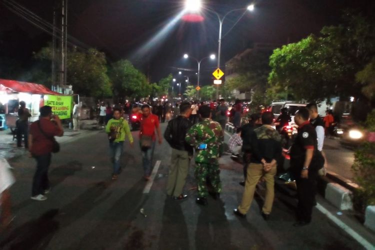 Penertiban yang dilakukan Satpol PP Kota Surabaya terhadap pedagang kaki lima di Jalan Kapasari atau Gembong, Surabaya, Senin (12/11/2018), berakhir ricuh.