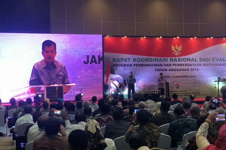 Wakil Presiden Jusuf Kalla memberi sambutan dalam Rapat Koordinasi Nasional dan Evaluasi Program Pemberdayaan dan Pembangunan Masyarakat Desa Tahun Anggaran 2018