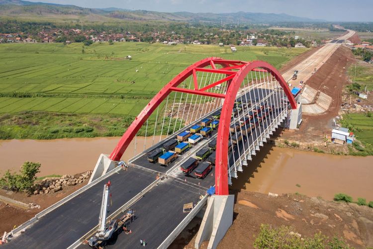 Jembatan Kalikuto menjalani uji beban pada 8 dan 9 November 2018.