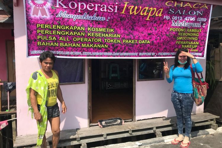 Salon yang dikelola oleh para waria di RT 06/08, kecamatan Pahandut, Palangkaraya.