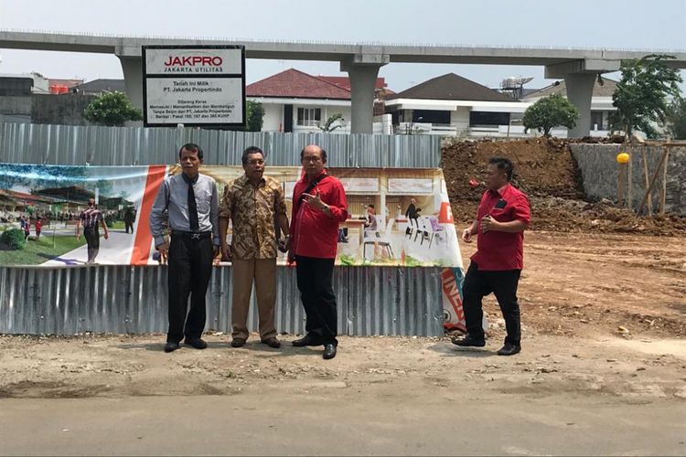 Sejumlah anggota DPRD DKI Jakarta mengunjungi proyek pembangunan pusat kuliner yang berlokasi di Karang Indah, Pluit, Jakarta Utara pada Rabu (12/12/2018).