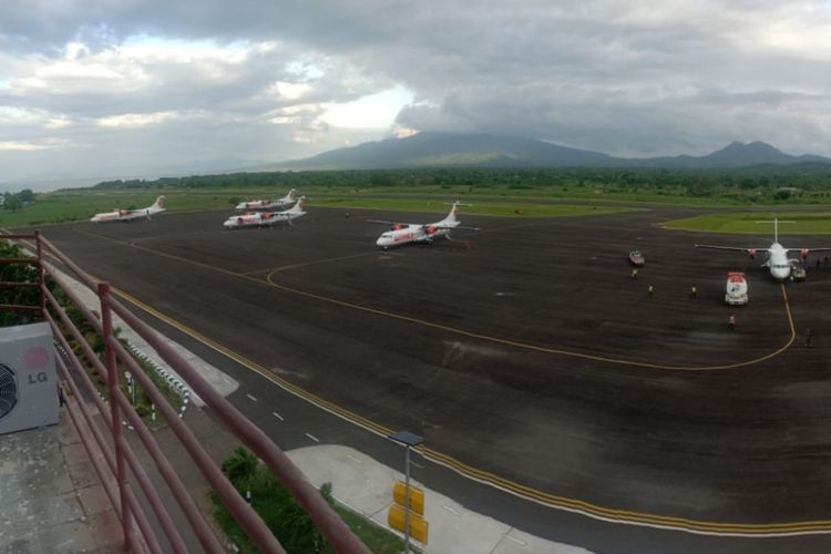 Empat pesawat Wings Air yang mendarat darurat di Bandara Frans Seda Maumere, Kabupaten Sikka, NTT, Sabtu (22/12/2018).