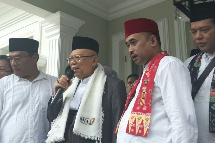 Calon wakil presiden nomor urut 01Maruf Amin menerima dukungan dari kelompok Betawi yaitu Betawi Bela Maruf (BBM) di kediamannya, Jalan Situbondo, Senin (24/12/2018). 