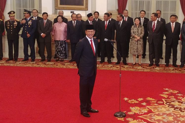 Letnan Jenderal Doni Monardo resmi menjabat sebagai Kepala Badan Nasional Penanggulangan Bencana. Ia dilantik Presiden Joko Widodo di Istana Negara, Jakarta, Rabu (9/1/2019) pagi.