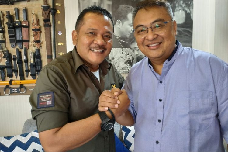 CEO Arema FC yang baru Agoes Soerjanto bersama General Manager Arema FC Ruddy Widodo di Kantor Arema FC, Kota Malang, Selasa (22/1/2019)