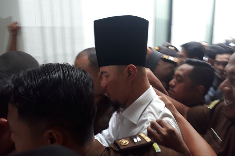 Ahmad Dhani kenakan Peci Sufi saat sidang lanjutan perkara Vlog Idiot di PN Surabaya, Kamis (14/2/2019)