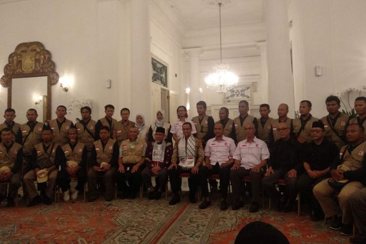 Gubernur DKI Jakarta Anies Baswedan turut melepas 32 relawan Medical Emergency Rescue Comittee (MER-C) ke Jalur Gaza, Palestina, di Balai Kota DKI Jakarta, Jumat (22/2/2019).