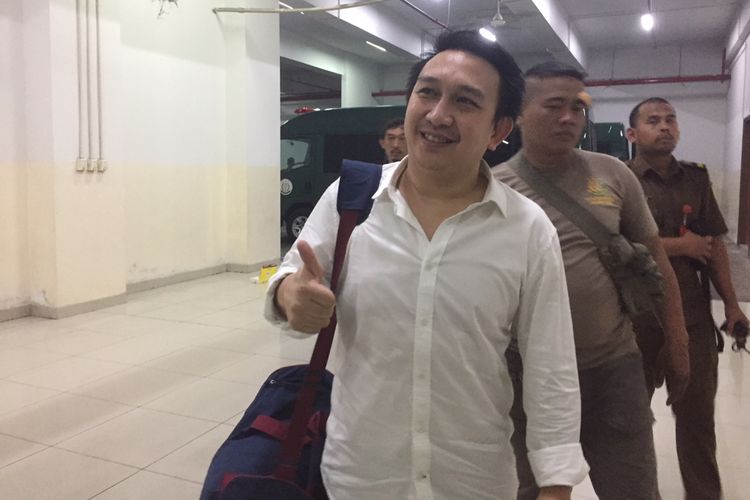 Artis peran dan presenter Augie Fantinus saat ditemui di Pengadilan Negeri Jakarta Pusat, kawasan Gunung Sahari, Kemayoran, Senin (25/2/2019).