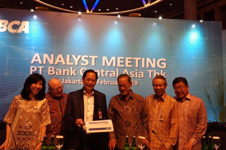 Jajaran Direksi PT Bank Central Asia (BCA) Tbk ketika memberikan keterangan pers hasil kinerja perseroan tahun 2018 di Jakarta, Kamis (28/2/2019).
