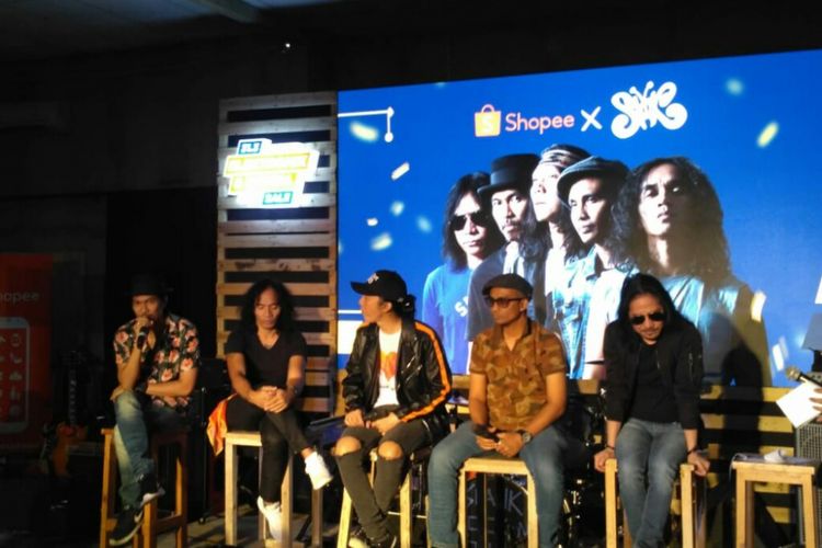 Grup musik Slank dalam jumpa pers di markas Slank, jalan Potlot, Duren Tiga, Jakarta Selatan, Jumat (1/3/2019).