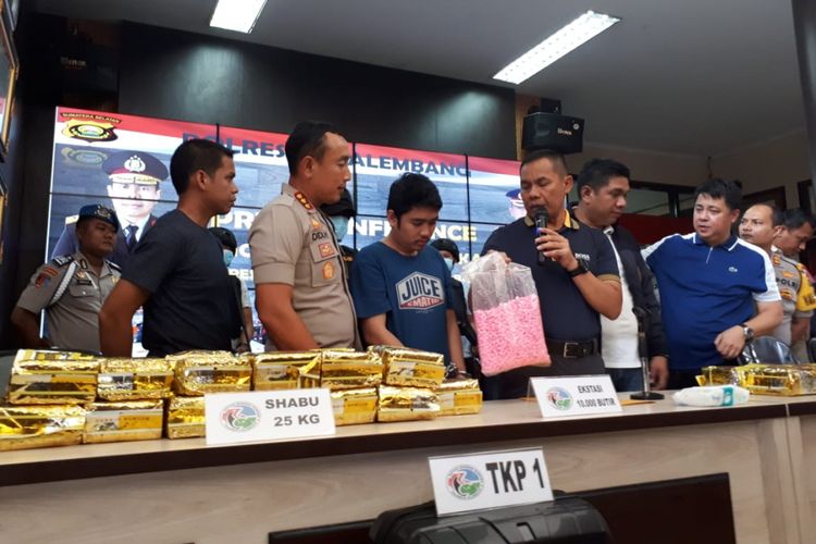 40 kilogram sabu serta 40 ribu butir pil ekstasi gagal diedarkan di Palembang, Sumatera Selatan dari dua pemuda asal Banjarmasin.