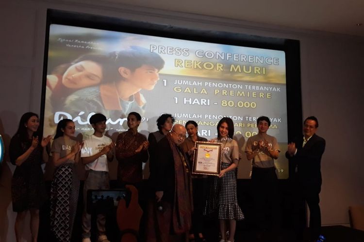 Film Dilan 1991 memecahkan rekor MURI sebagai film Indonesia dengan perolehan penonton terbanyak pada penayangan perdana di Kota Kasablanka, Jakarta Selatan, Minggu (3/3/2019).
