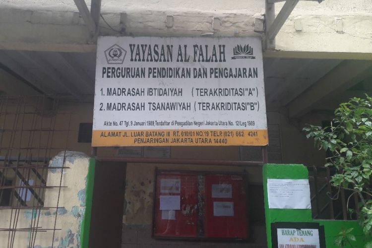 Tampak depan MTs Al Falah di kawasan Luar Batang, Penjaringan, Jakarta Utara, pada Selasa (10/4/2018)